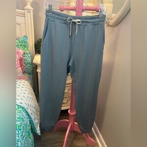 Women’s VUORI dream knit joggers Size X-Small LONG, Smoke Blue Heather